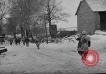 Immagine di Stati Uniti fanteria in anticipo Saint Vith Belgio, 1945, secondo 13 filmato di repertorio 65675072474