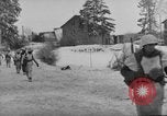 Immagine di Stati Uniti fanteria in anticipo Saint Vith Belgio, 1945, secondo 30 filmato di repertorio 65675072474