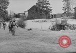 Immagine di Stati Uniti fanteria in anticipo Saint Vith Belgio, 1945, secondo 31 filmato di repertorio 65675072474