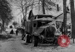 Immagine di Stati Uniti fanteria in anticipo Saint Vith Belgio, 1945, secondo 44 filmato di repertorio 65675072474