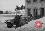 Immagine di Stati Uniti fanteria in anticipo Saint Vith Belgio, 1945, secondo 48 filmato di repertorio 65675072474