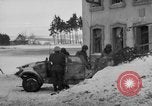 Immagine di Stati Uniti fanteria in anticipo Saint Vith Belgio, 1945, secondo 49 filmato di repertorio 65675072474