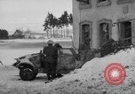 Immagine di Stati Uniti fanteria in anticipo Saint Vith Belgio, 1945, secondo 50 filmato di repertorio 65675072474