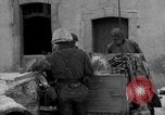 Immagine di Stati Uniti fanteria in anticipo Saint Vith Belgio, 1945, secondo 53 filmato di repertorio 65675072474