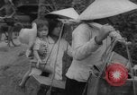 Standbild Flüchtlinge evakuiert Vietnam, 1967, aus Sekunde 6 historischem Filmmaterial Videoclip 65675072479