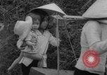 Standbild Flüchtlinge evakuiert Vietnam, 1967, aus Sekunde 7 historischem Filmmaterial Videoclip 65675072479