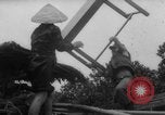 Standbild Flüchtlinge evakuiert Vietnam, 1967, aus Sekunde 20 historischem Filmmaterial Videoclip 65675072479