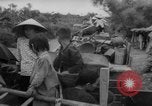 Standbild Flüchtlinge evakuiert Vietnam, 1967, aus Sekunde 22 historischem Filmmaterial Videoclip 65675072479
