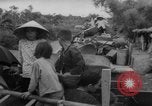 Standbild Flüchtlinge evakuiert Vietnam, 1967, aus Sekunde 23 historischem Filmmaterial Videoclip 65675072479