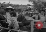 Standbild Flüchtlinge evakuiert Vietnam, 1967, aus Sekunde 24 historischem Filmmaterial Videoclip 65675072479