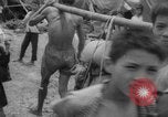 Standbild Flüchtlinge evakuiert Vietnam, 1967, aus Sekunde 40 historischem Filmmaterial Videoclip 65675072479