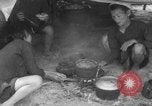 Standbild Flüchtlinge evakuiert Vietnam, 1967, aus Sekunde 41 historischem Filmmaterial Videoclip 65675072479