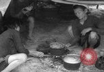 Standbild Flüchtlinge evakuiert Vietnam, 1967, aus Sekunde 43 historischem Filmmaterial Videoclip 65675072479