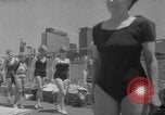 Standbild Großmütter Baden beauty contest New York City USA, 1967, aus Sekunde 18 historischem Filmmaterial Videoclip 65675072481