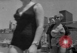 Standbild Großmütter Baden beauty contest New York City USA, 1967, aus Sekunde 24 historischem Filmmaterial Videoclip 65675072481