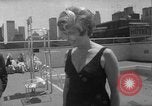 Standbild Großmütter Baden beauty contest New York City USA, 1967, aus Sekunde 41 historischem Filmmaterial Videoclip 65675072481