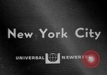 Image civils billets de loterie d'achat New York City USA, 1967, de la seconde 1 séquences d'archives historiques vidéo 65675072485