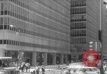 Image civils billets de loterie d'achat New York City USA, 1967, de la seconde 6 séquences d'archives historiques vidéo 65675072485