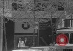 Image civils billets de loterie d'achat New York City USA, 1967, de la seconde 9 séquences d'archives historiques vidéo 65675072485