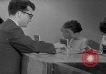 Image civils billets de loterie d'achat New York City USA, 1967, de la seconde 14 séquences d'archives historiques vidéo 65675072485