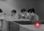 Image civils billets de loterie d'achat New York City USA, 1967, de la seconde 19 séquences d'archives historiques vidéo 65675072485