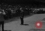 Immagine di Yankees baseball Pitcher Whitey Ford si ritira New York City USA, 1967, secondo 20 filmato di repertorio 65675072506