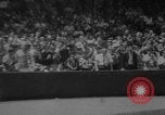 Immagine di Yankees baseball Pitcher Whitey Ford si ritira New York City USA, 1967, secondo 29 filmato di repertorio 65675072506
