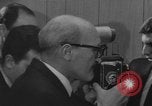 Immagine di Yankees baseball Pitcher Whitey Ford si ritira New York City USA, 1967, secondo 32 filmato di repertorio 65675072506