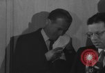 Immagine di Yankees baseball Pitcher Whitey Ford si ritira New York City USA, 1967, secondo 33 filmato di repertorio 65675072506