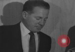Immagine di Yankees baseball Pitcher Whitey Ford si ritira New York City USA, 1967, secondo 37 filmato di repertorio 65675072506