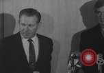 Immagine di Yankees baseball Pitcher Whitey Ford si ritira New York City USA, 1967, secondo 38 filmato di repertorio 65675072506