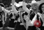 Image Première de The War Wagon Dallas Texas USA, 1967, de la seconde 11 séquences d'archives historiques vidéo 65675072509
