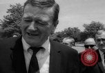 Image Première de The War Wagon Dallas Texas USA, 1967, de la seconde 15 séquences d'archives historiques vidéo 65675072509