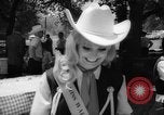 Image Première de The War Wagon Dallas Texas USA, 1967, de la seconde 34 séquences d'archives historiques vidéo 65675072509
