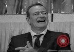Image Première de The War Wagon Dallas Texas USA, 1967, de la seconde 42 séquences d'archives historiques vidéo 65675072509
