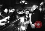 Image banque transformée en bar en fin d'interdiction Chicago Illinois USA, 1933, de la seconde 14 séquences d'archives historiques vidéo 65675072515