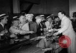 Image banque transformée en bar en fin d'interdiction Chicago Illinois USA, 1933, de la seconde 36 séquences d'archives historiques vidéo 65675072515