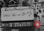Image banque transformée en bar en fin d'interdiction Chicago Illinois USA, 1933, de la seconde 39 séquences d'archives historiques vidéo 65675072515