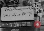 Image banque transformée en bar en fin d'interdiction Chicago Illinois USA, 1933, de la seconde 40 séquences d'archives historiques vidéo 65675072515