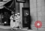 Image banque transformée en bar en fin d'interdiction Chicago Illinois USA, 1933, de la seconde 46 séquences d'archives historiques vidéo 65675072515
