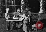 Immagine di Il presidente Franklin Roosevelt alla guida della sua mano-auto controllata Hyde Park New York USA, 1936, secondo 28 filmato di repertorio 65675072517