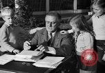 Immagine di Il presidente Franklin Roosevelt alla guida della sua mano-auto controllata Hyde Park New York USA, 1936, secondo 35 filmato di repertorio 65675072517