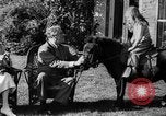 Immagine di Il presidente Franklin Roosevelt alla guida della sua mano-auto controllata Hyde Park New York USA, 1936, secondo 53 filmato di repertorio 65675072517
