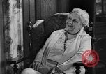 Immagine di Il presidente Franklin Roosevelt alla guida della sua mano-auto controllata Hyde Park New York USA, 1936, secondo 61 filmato di repertorio 65675072517