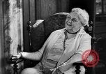 Immagine di Il presidente Franklin Roosevelt alla guida della sua mano-auto controllata Hyde Park New York USA, 1936, secondo 62 filmato di repertorio 65675072517