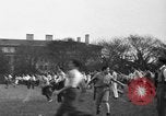 Standbild Universität get together New York City USA, 1936, aus Sekunde 11 historischem Filmmaterial Videoclip 65675072525