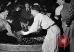 Standbild Universität get together New York City USA, 1936, aus Sekunde 27 historischem Filmmaterial Videoclip 65675072525