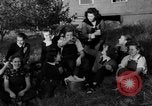 Standbild Junge Frauen Landwirte New Hebron Mississippi USA, 1936, aus Sekunde 28 historischem Filmmaterial Videoclip 65675072526