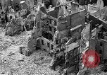 Immagine di Danni di bomba Coutances Francia, 1944, secondo 10 filmato di repertorio 65675072544