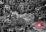 Immagine di Danni di bomba Coutances Francia, 1944, secondo 17 filmato di repertorio 65675072544
